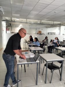 Read more about the article Formação especializada capacita docentes da EFTA para utilização dos novos Equipamentos de Videoprojeção Interativa adquiridos através do PRR
